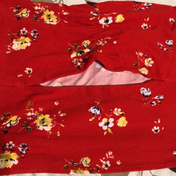 Urban heritage Red floral crop top - Picture 2 of 4